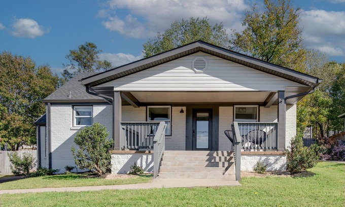 Rolling Acres House | Cozy bungalow in walkable East Nashville with inviting porch