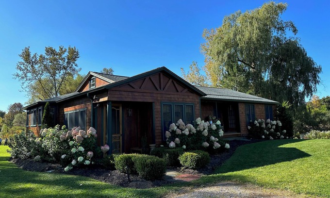 Skaneateles House | Cozy Bungalow Retreat: 4BR, Deck, Media Room, 2 Miles from Skaneateles Village