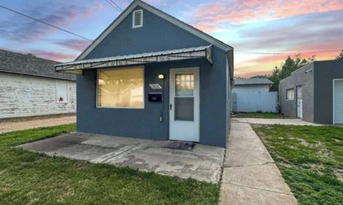 Sterling House | Cozy bungalow with 1 bedroom and WiFi, AC in Sterling,
