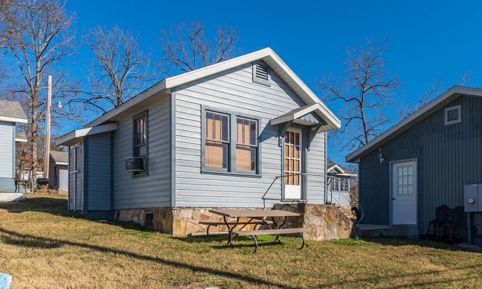 Rockaway Beach Apartment | Cozy Cabin at Rockaway Rentals near Branson