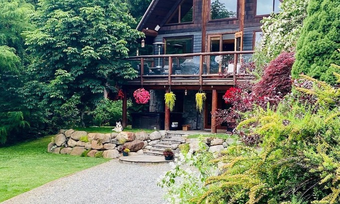 Gramsons Ski Chalet | Cozy Cabin + Entertainment