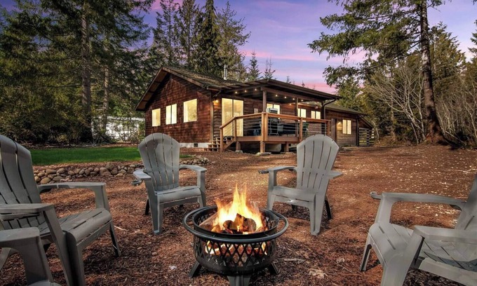Hoodsport House | Cozy Cabin | Firepit | Hood Canal | ONP