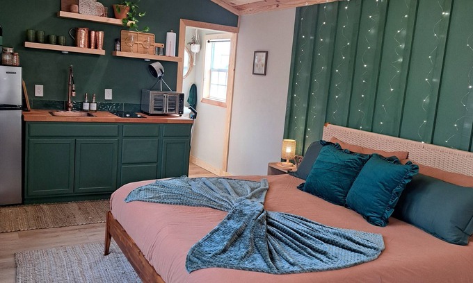 New Eucha Cabin | Cozy Cabin For 2 With Hot Tub