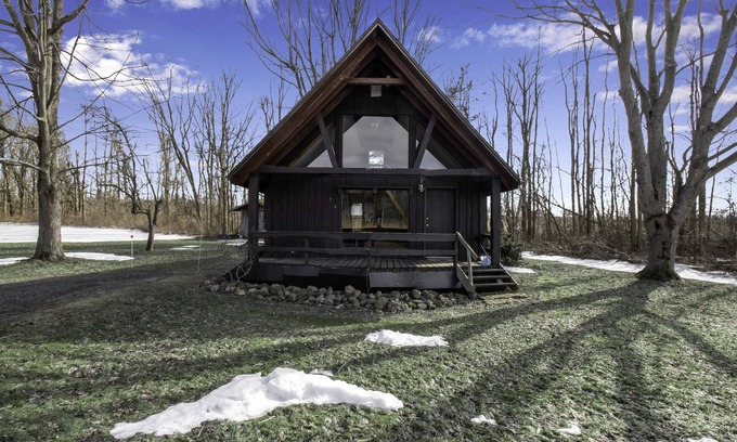 Akron Cabin | Cozy Cabin Getaway