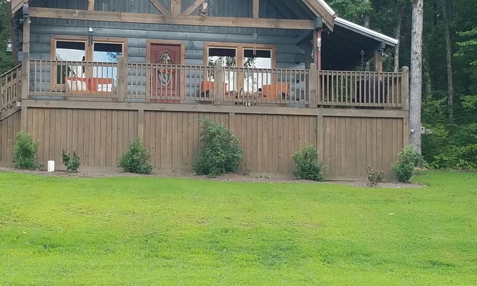 Manchester Cabin | Cozy Cabin getaway with hot tub