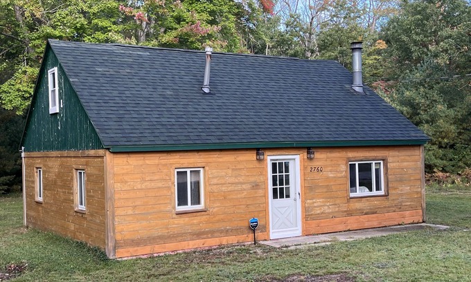 Houghton Lake Cabin | Cozy cabin great for vacationers, hunters/fishers, snowmobilers/ORVers!