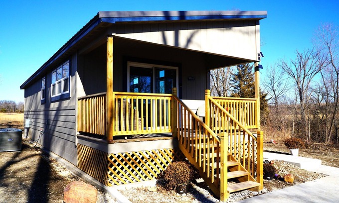Maple Hill Cabin | Cozy Cabin in beautiful Maple Hill with WiFi, Hot Tub and AC