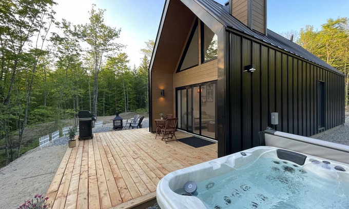 Saint-Aime-du-Lac-des-Iles Cabin | Cozy cabin in the wood - Nearby the lake