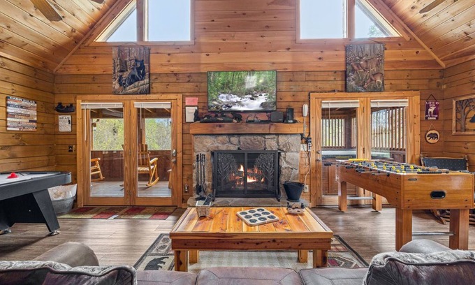 Gatlinburg - Pigeon Forge Cabin | Cozy cabin in the Mountains.