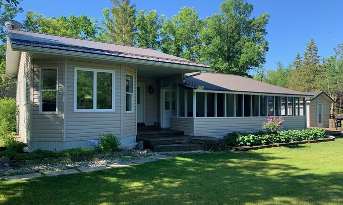 Saint Malo Cabin | Cozy cabin just a few minutes walk from St. Malo Provincial Park & Beach!