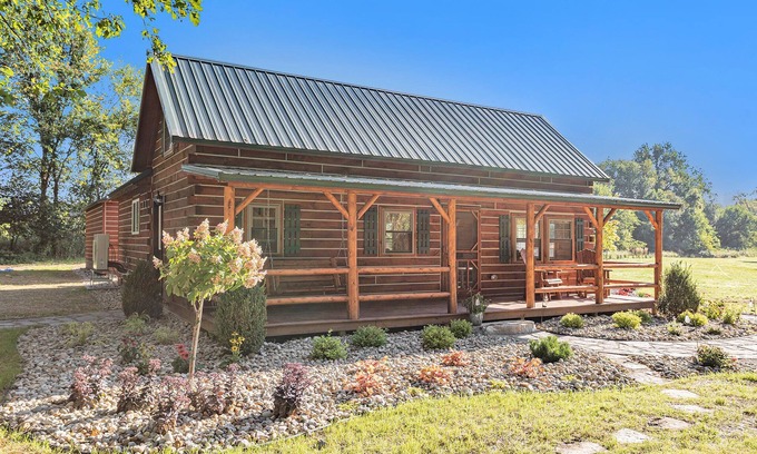 East Leroy Cabin | Cozy cabin located close to Firekeepers Casino, Marshall, and Battle Creek