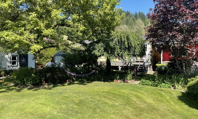 Sardis Cabin | Cozy Cabin, Mountain Views, close to Vedder River