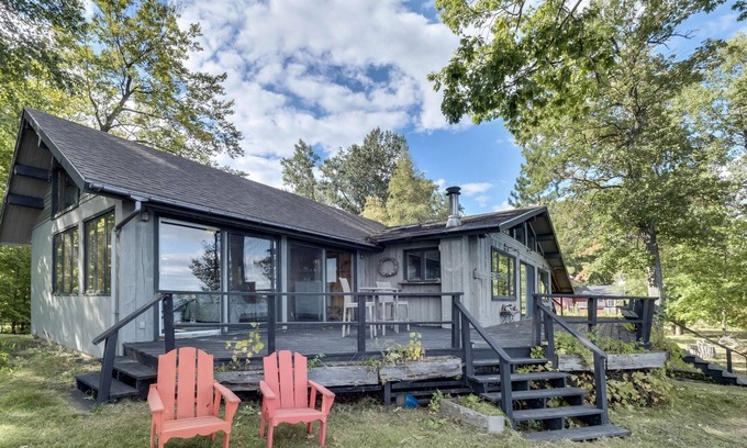Alburg House | Cozy cabin nestled on the shores of Lake Champlain