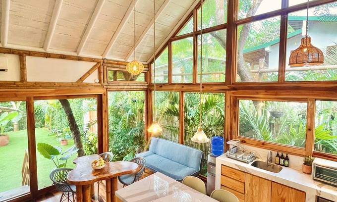 Ayampe House | Cozy cabin ★ pool & family-friendly green oasis★3 blocks to beach★heart of town