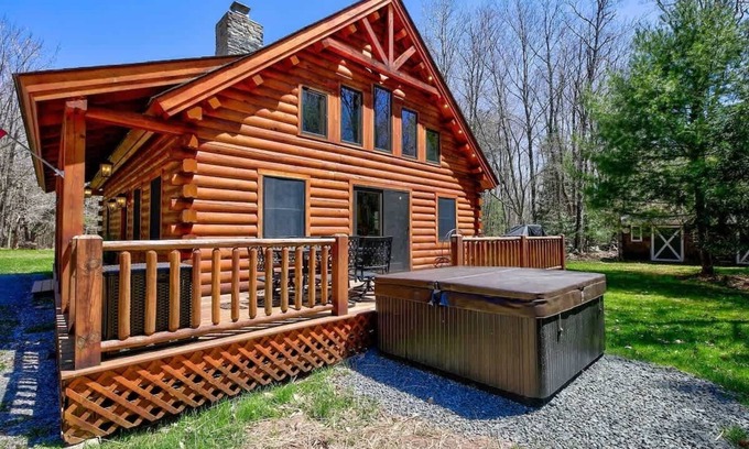 Jewett House | Cozy Cabin Retreat with Hot Tub & Fire Pit