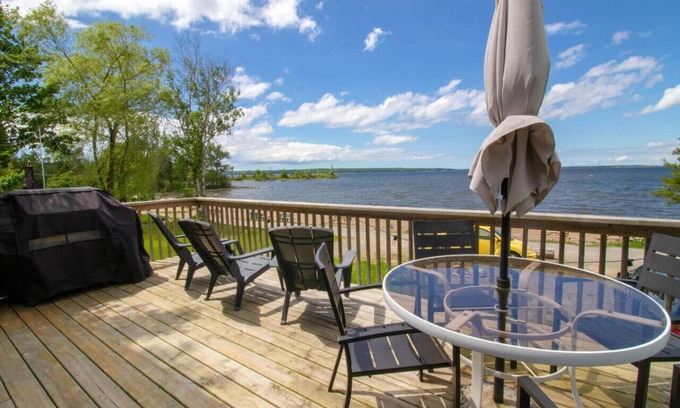 Tay Cabin | Cozy Cabin-Stunning Sandy Beach!
