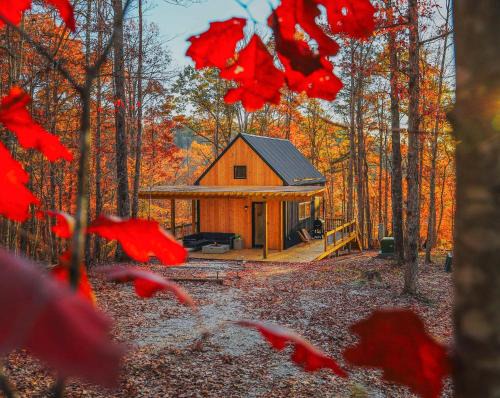 Frenchburg House | Cozy Cabin Suite with Hot Tub