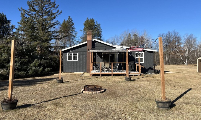 Amberg Cabin | Cozy cabin, Wi-Fi, on ATV trails in the ❤️ of the waterfall capital, dogs welcome