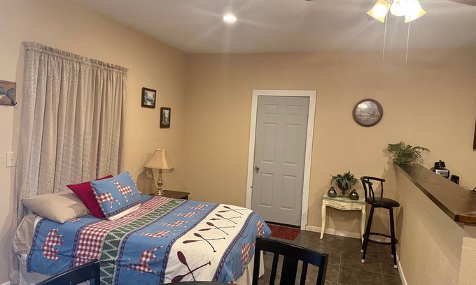 Donalsonville Cabin | Cozy Cabin with a Private Lake in Fins & Feathers RV Park in Donalsonville GA