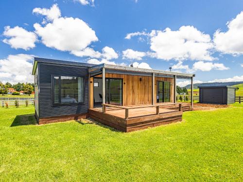 Rangataua House | Cozy Cabin with a View - Ohakune Holiday Home