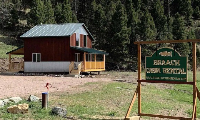 Philipsburg House | Cozy Cabin with mountain views close to rock creek!