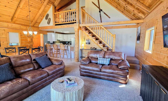 Red Lodge House | Cozy Cabin with Mountain Views