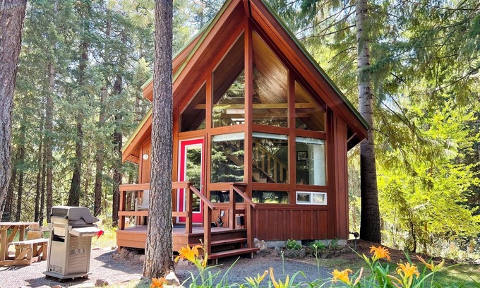 Trout Lake Cabin | Cozy Cabin With Views Of Majestic Mt. Adams
