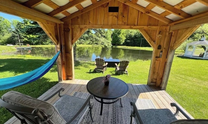 Davenport Cabin | Cozy cabin with WiFi and AC in charming East Meredith