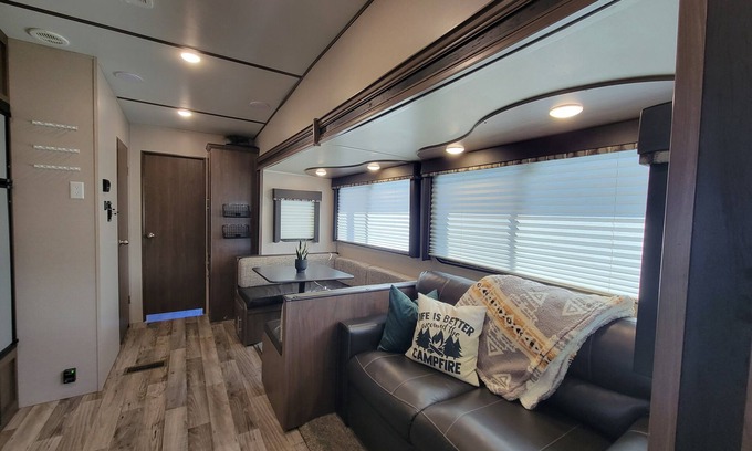 Santa Fe House | Cozy Camper Getaway at the Lake!