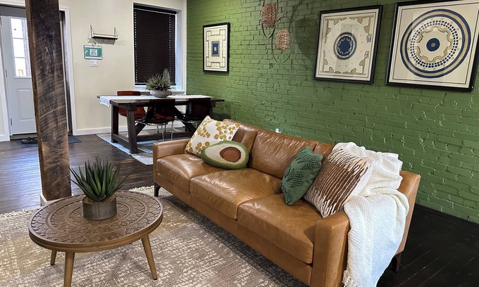 The Gate Apartment | Cozy Carriage House with WiFi, AC & free garage parking near downtown St. Louis