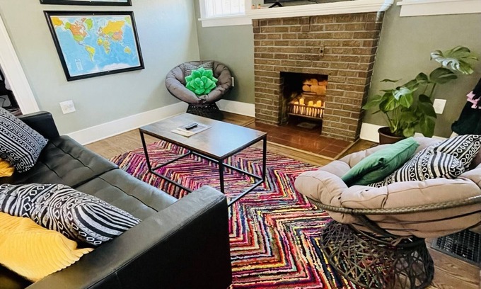 Pueblo House | Cozy Casa - Downtown by Beautiful Park & Riverwalk