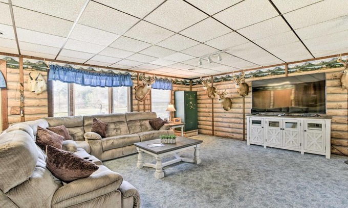 Cass City House | Cozy Cass City Retreat with Spacious Deck!