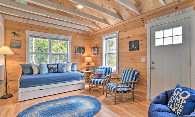 Cedarville Cottage | Cozy Cedarville Cottage - Walk to Lake Huron!