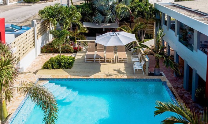 Boegoeroei Apartment | Cozy, Central & Quiet ~ Close to the Beach ~ Pool!