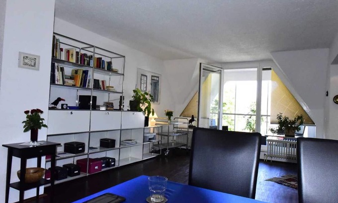 Weststadt Mittlerer Teil House | Cozy, centrally located biz apartment