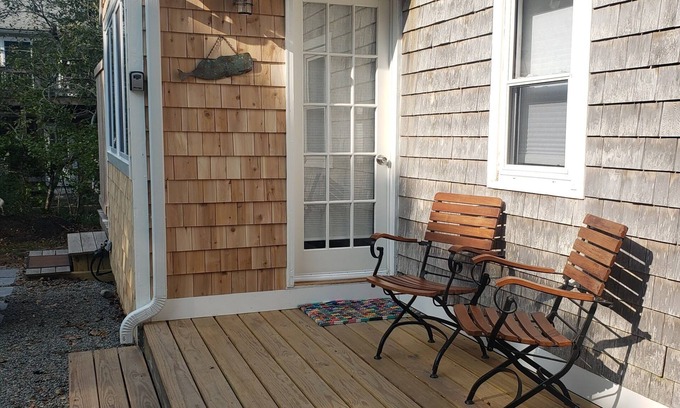 West Chatham Cottage | Cozy Chatham Cottage walk to Hardings beach Restaurants & downtown.