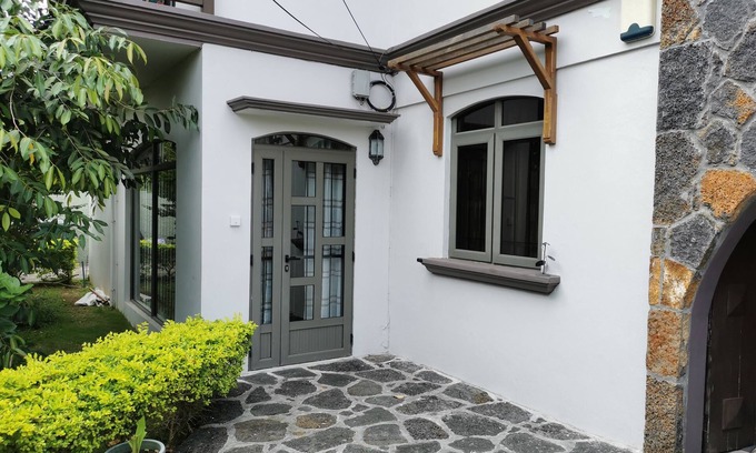 Quatre Bornes Apartment | Cozy Classical Apartment 1!