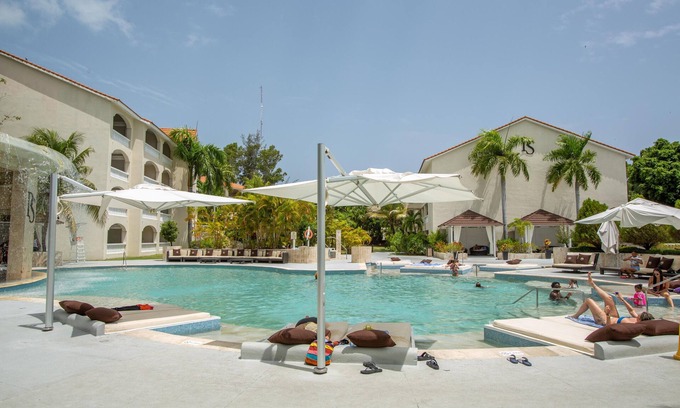 Munoz Condo | COZY & CLEAN 2 Bedroom Presidential Suite next to beach