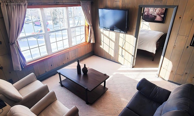 Escanaba Apartment | Cozy & Clean Loft Near Lake Michigan – Ideal for Work & Play!