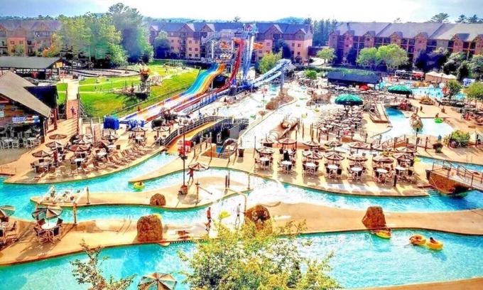 Lake Delton Condo | Cozy Club Wyndham Glacier Canyon, 1 Bedroom Deluxe Suite