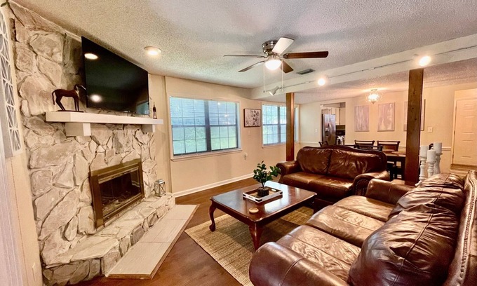 Brooksville House | Cozy Coachlight Village Getaway- Entire townhome w/private parking and yard.
