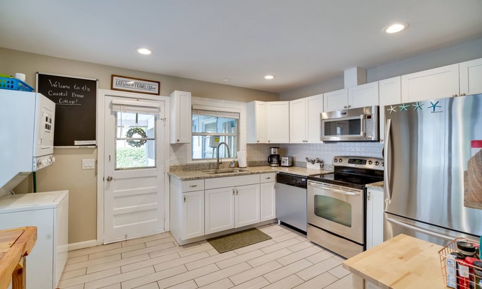 Cocoa Cottage | Cozy Cocoa Home - Walk to River & Historic Village