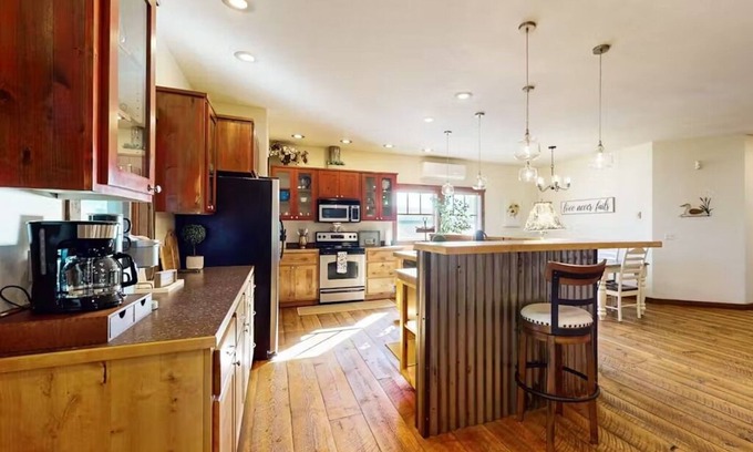 New Meadows Condo | Cozy Comfort Cottage Charm with Arcade Game and Easy Access to Everything FUN!