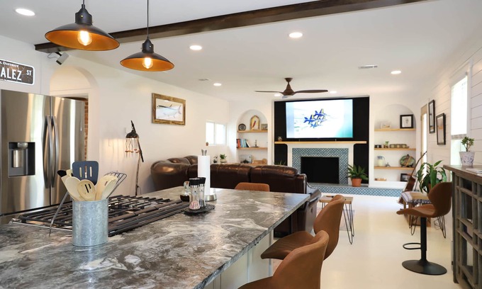Navy Point Cottage | Cozy Comfy Home and game room, near NAS & downtown