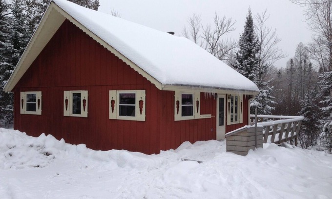 Stambaugh Ski Chalet | Cozy, comfy, rustic ski chalet at the foot of Ski Brule ski mountain