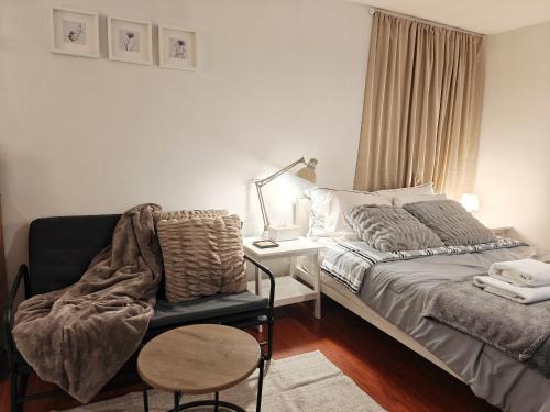 Grandview-Woodland House | Cozy Commercial Oasis - Private Entrance Studio