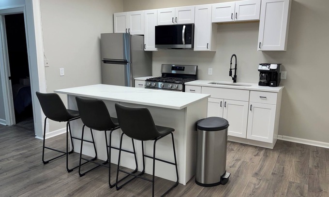Oxford Apartment | Cozy completely remodeled 1-bedroom apartment in the heart of Downtown Oxford.