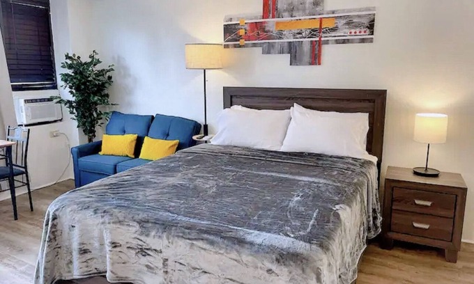 McCully - Moiliili Condo | Cozy condo at Hawaiian monarch- free parking, no resort fee, near beaches, shop