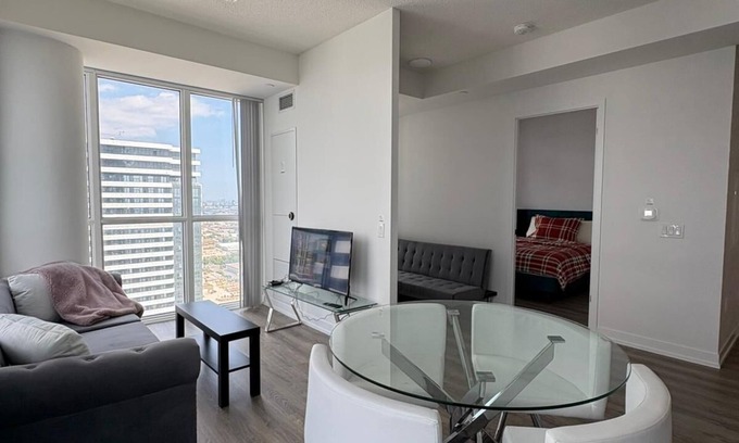 Vaughan Apartment | Cozy Condo in Downtown Vaughan