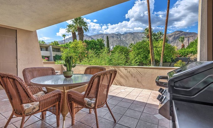 Old Las Palmas Condo | Cozy Condo in Old Las Palmas, Steps to Downtown Dining, Shops & More! - Villas D